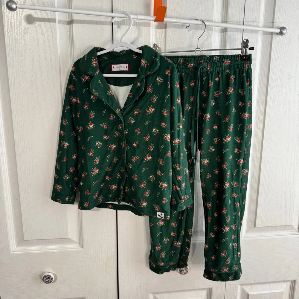 Sweet Honey green‎ roses 2 piece pajama set 5Y